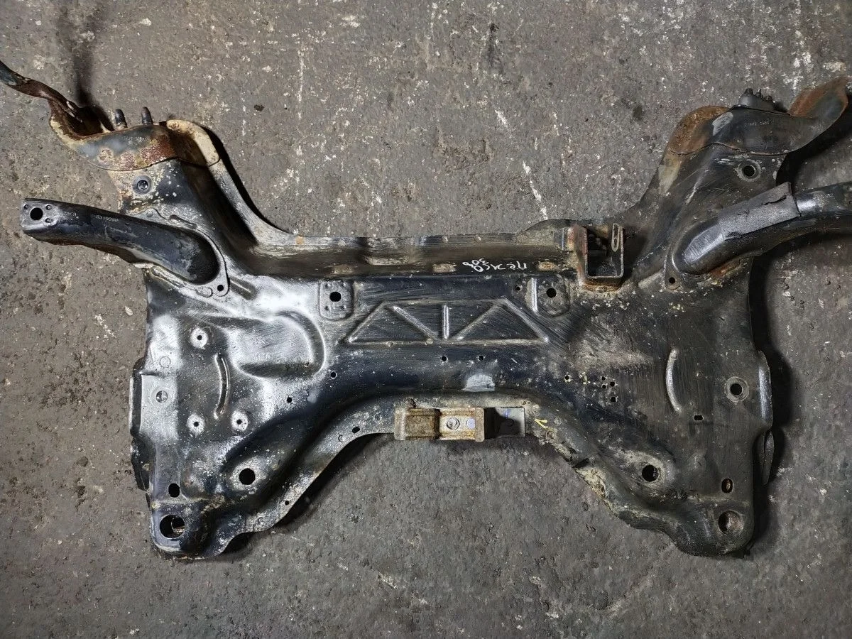 Подрамник Peugeot 308