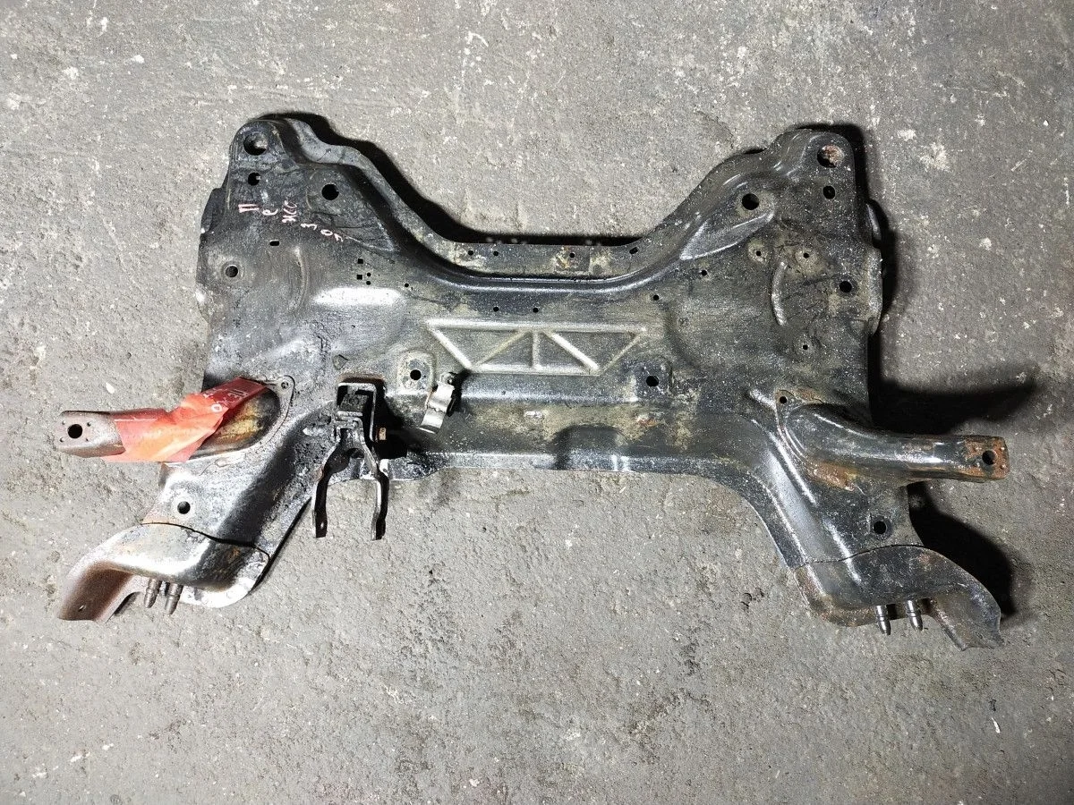 Подрамник Peugeot 307