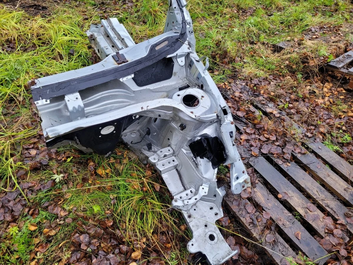 Лонжерон левый на VW Jetta 6