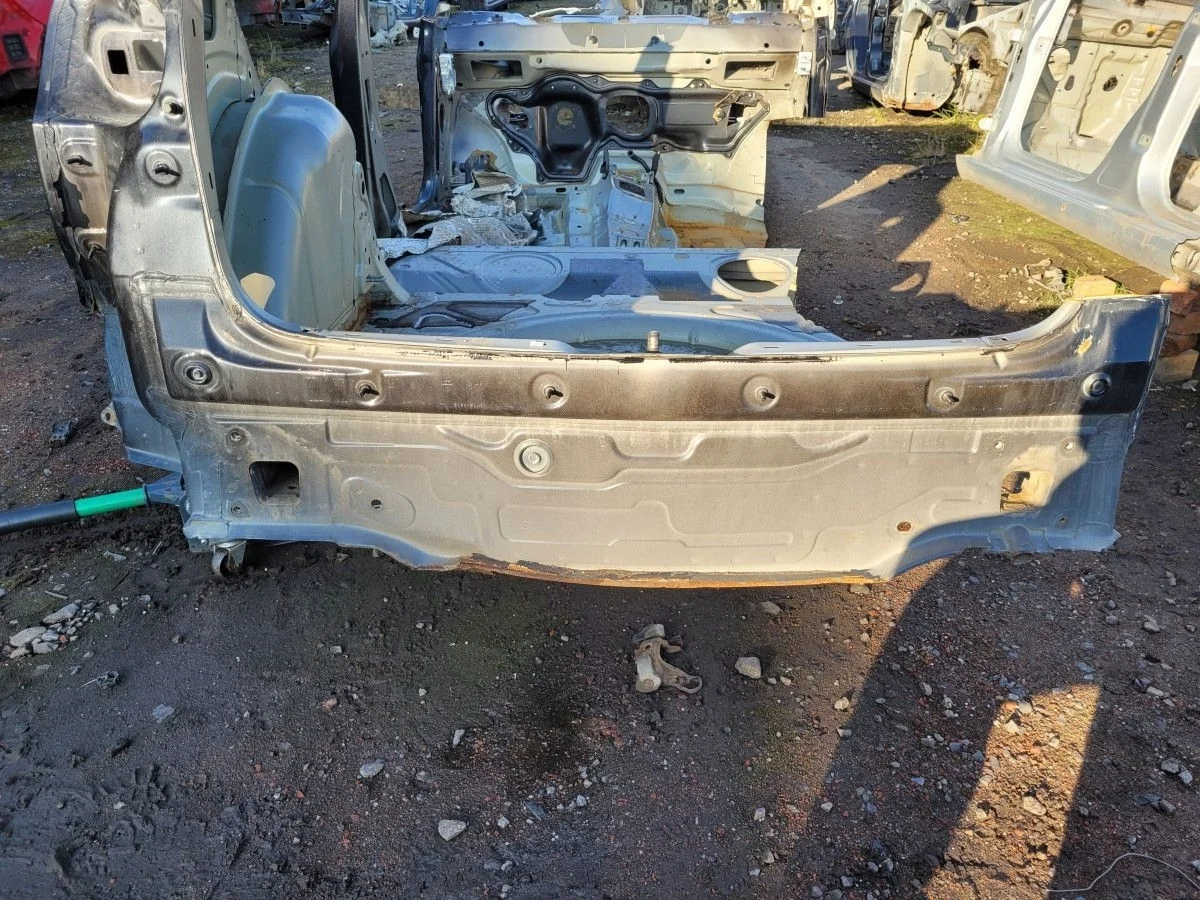 Панель задняя на VW Golf 5 2008 1.6