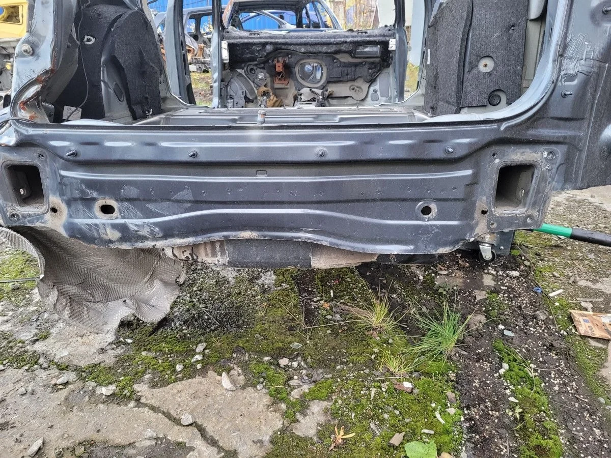 Панель задняя на Passat B7 унив 2011 1.8