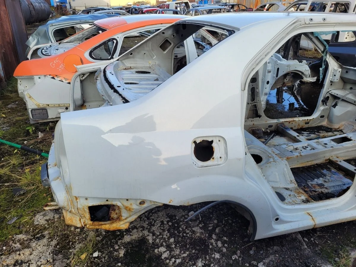 Крыло заднее правое на Renault Logan 1 2012 1.4