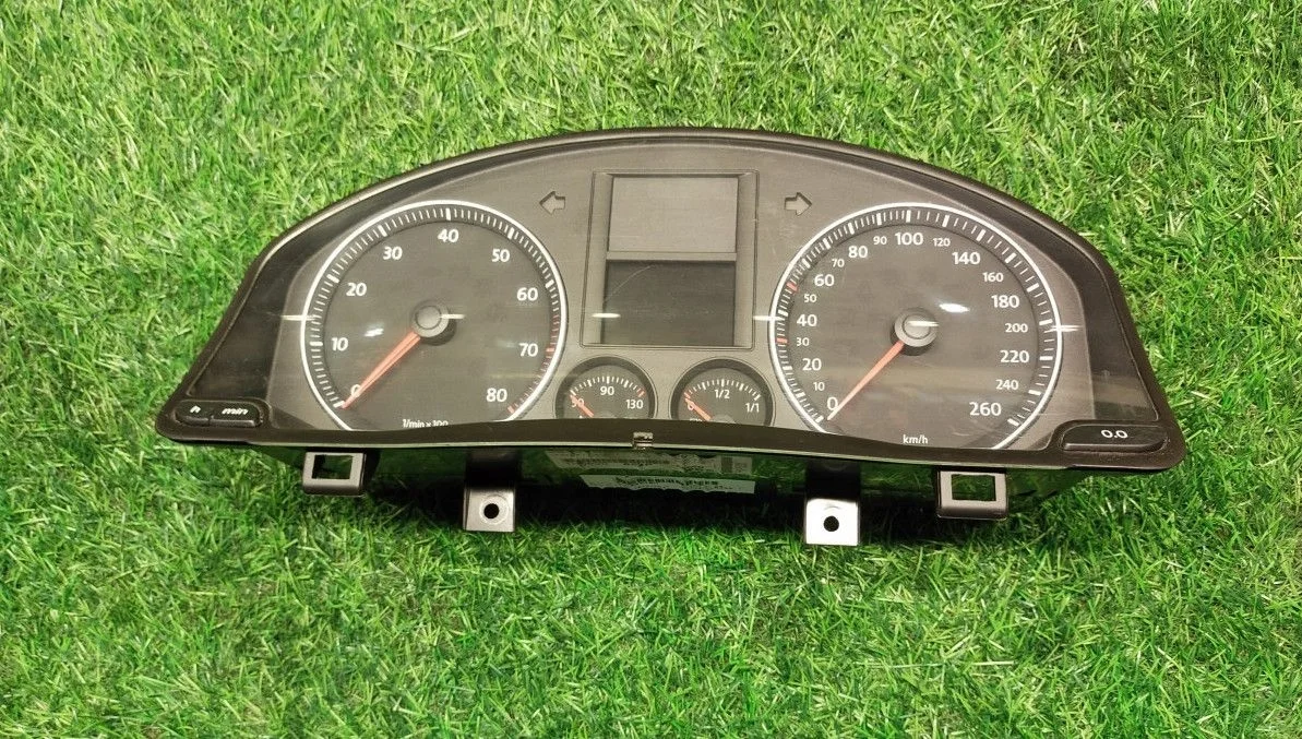 Панель приборов Volkswagen Jetta