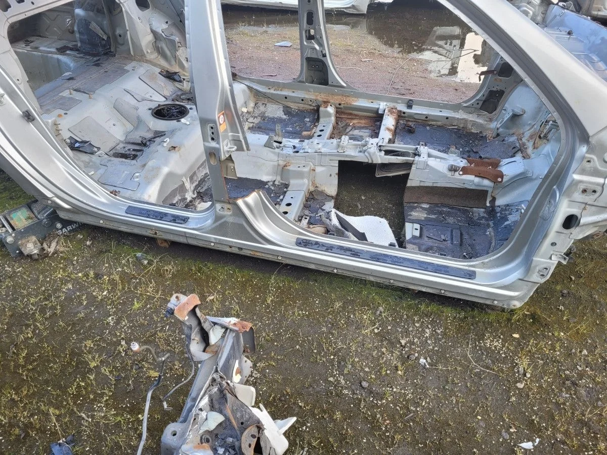 Порог правый на Nissan Primera P12