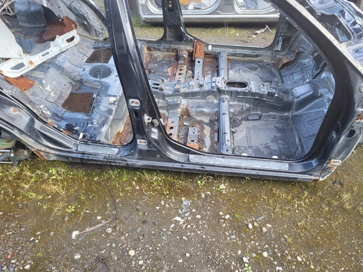 Порог правый со стойкой на Nissan Almera B10