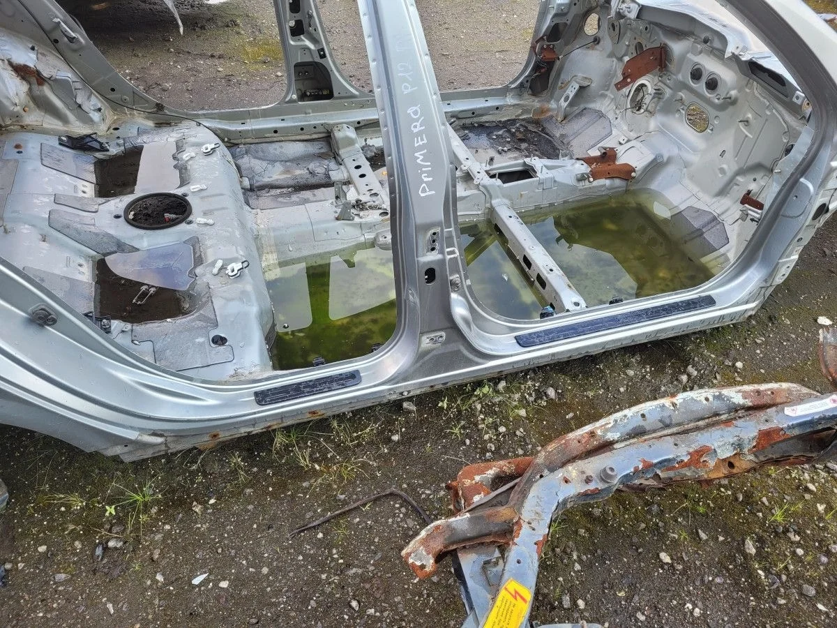 Порог правый стойка на Nissan Primera P12 1.6 2006