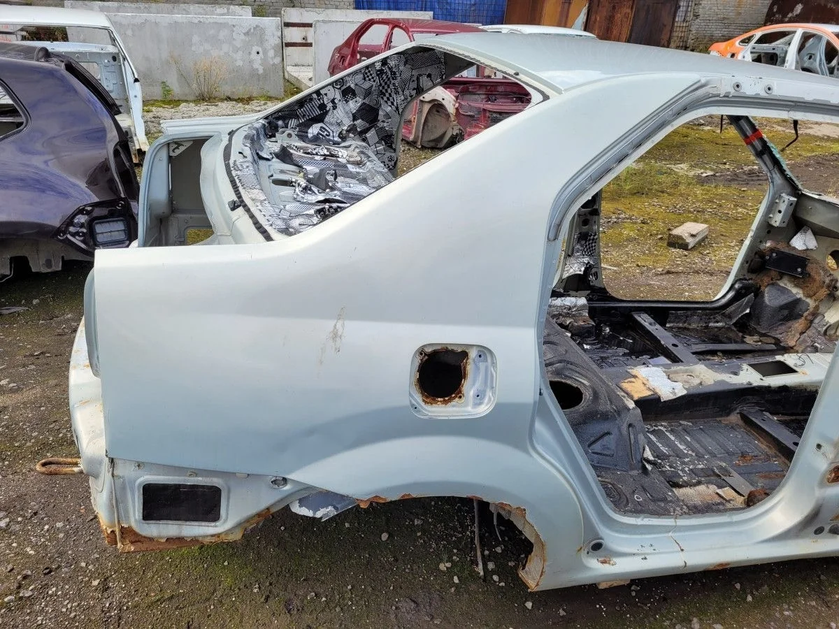 Крыло заднее правое на Renault Logan 1