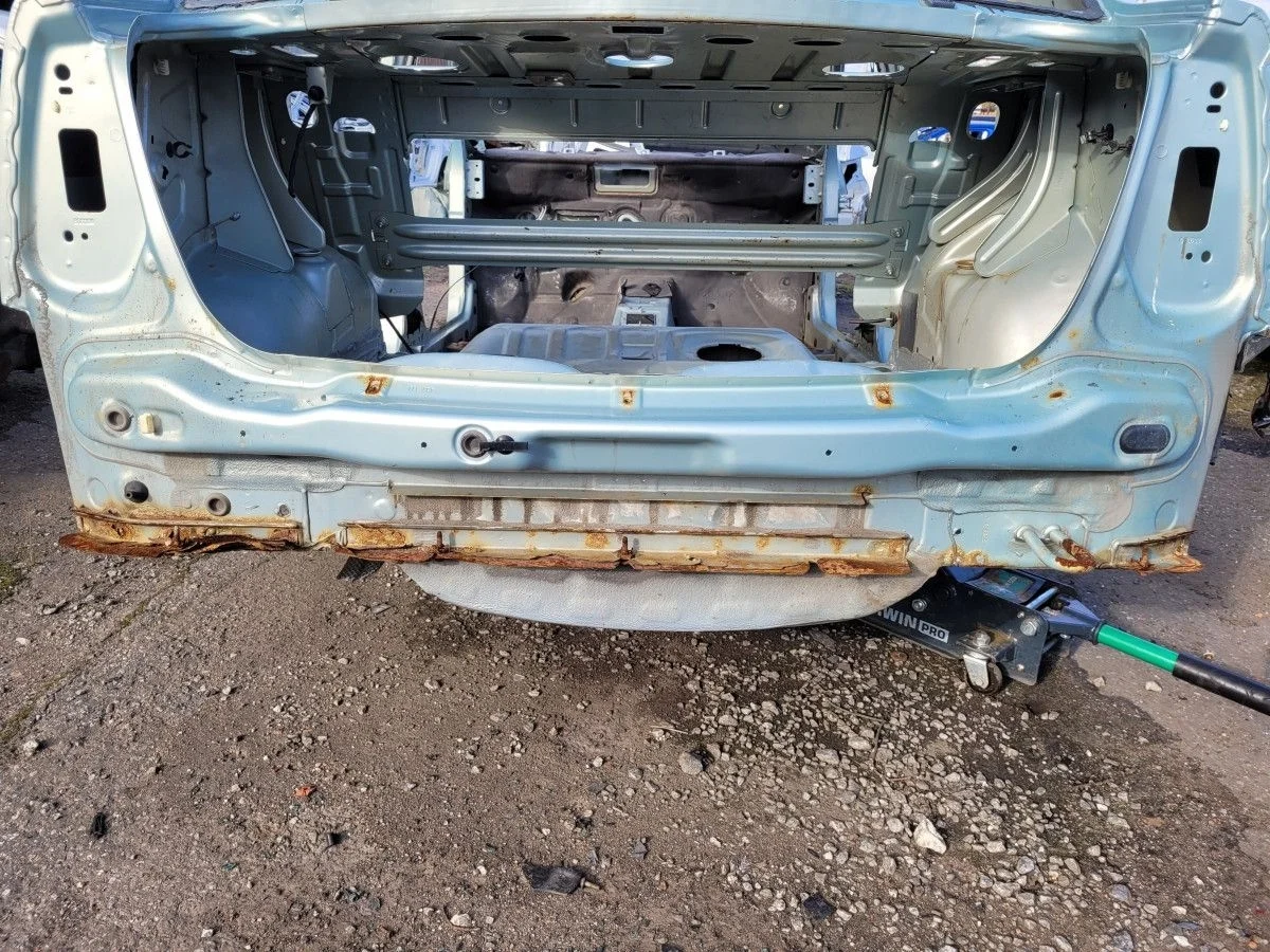 Панель задняя на Renault Logan 1