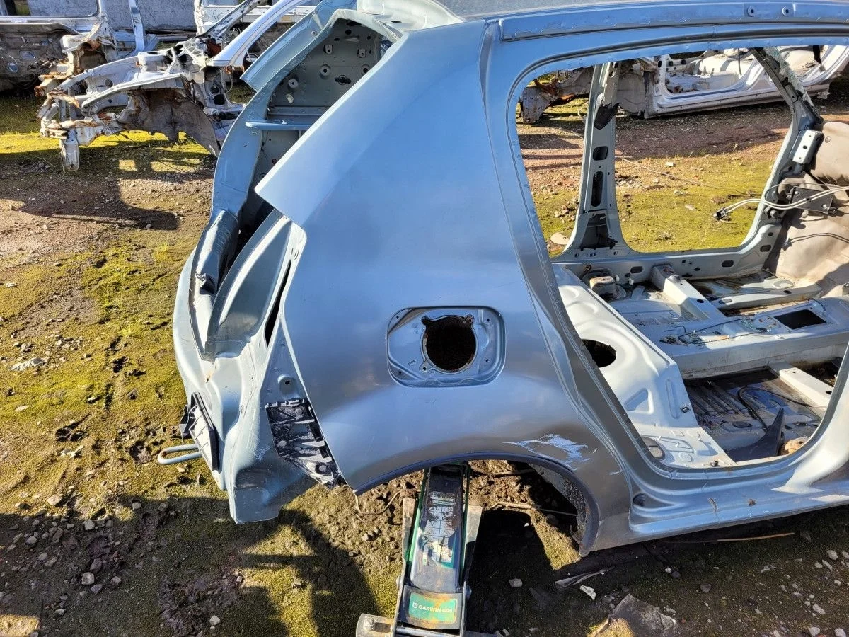 Крыло заднее правое на Renault Sandero 1 2011