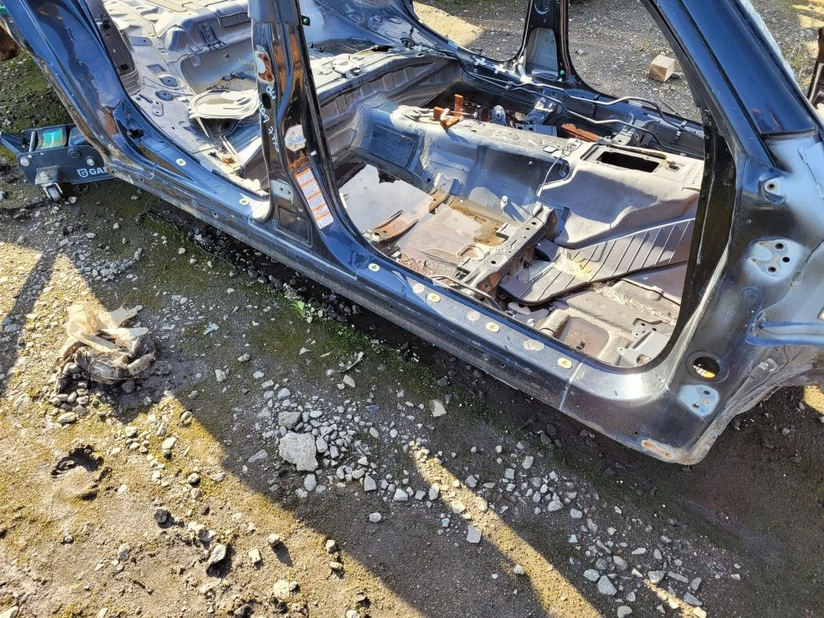 Порог правый со стойкой на Subaru Outback 2007