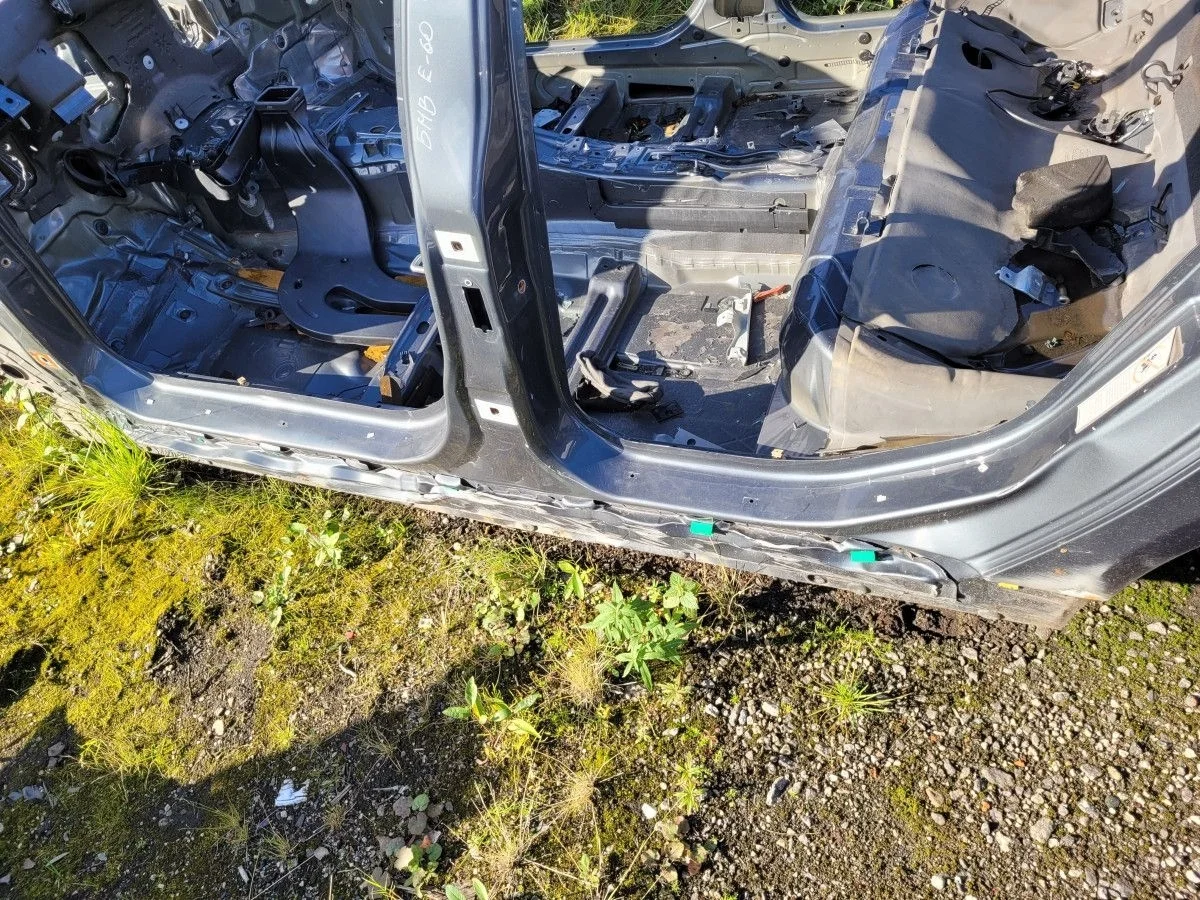 Порог левый со стойкой на BMW 525i E60