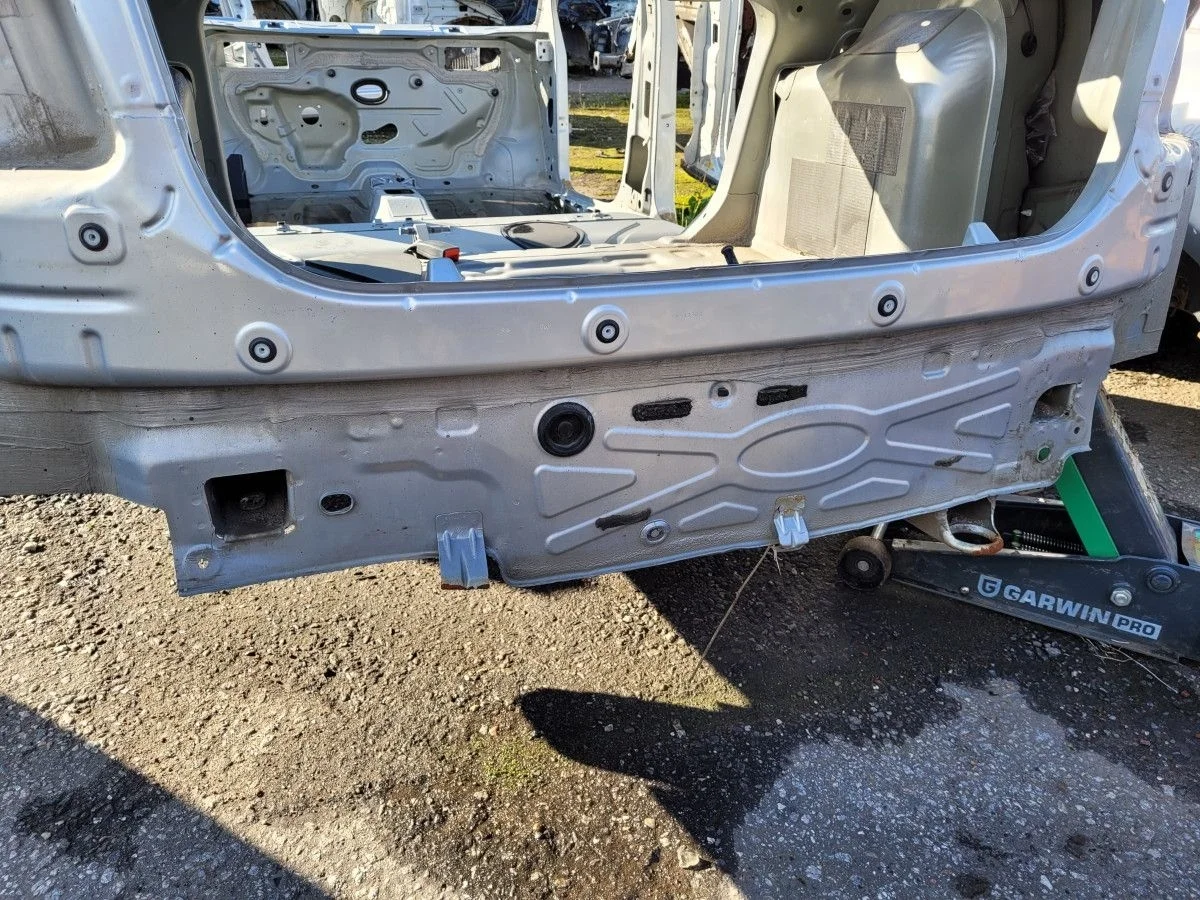 Панель задняя на VW Polo 5