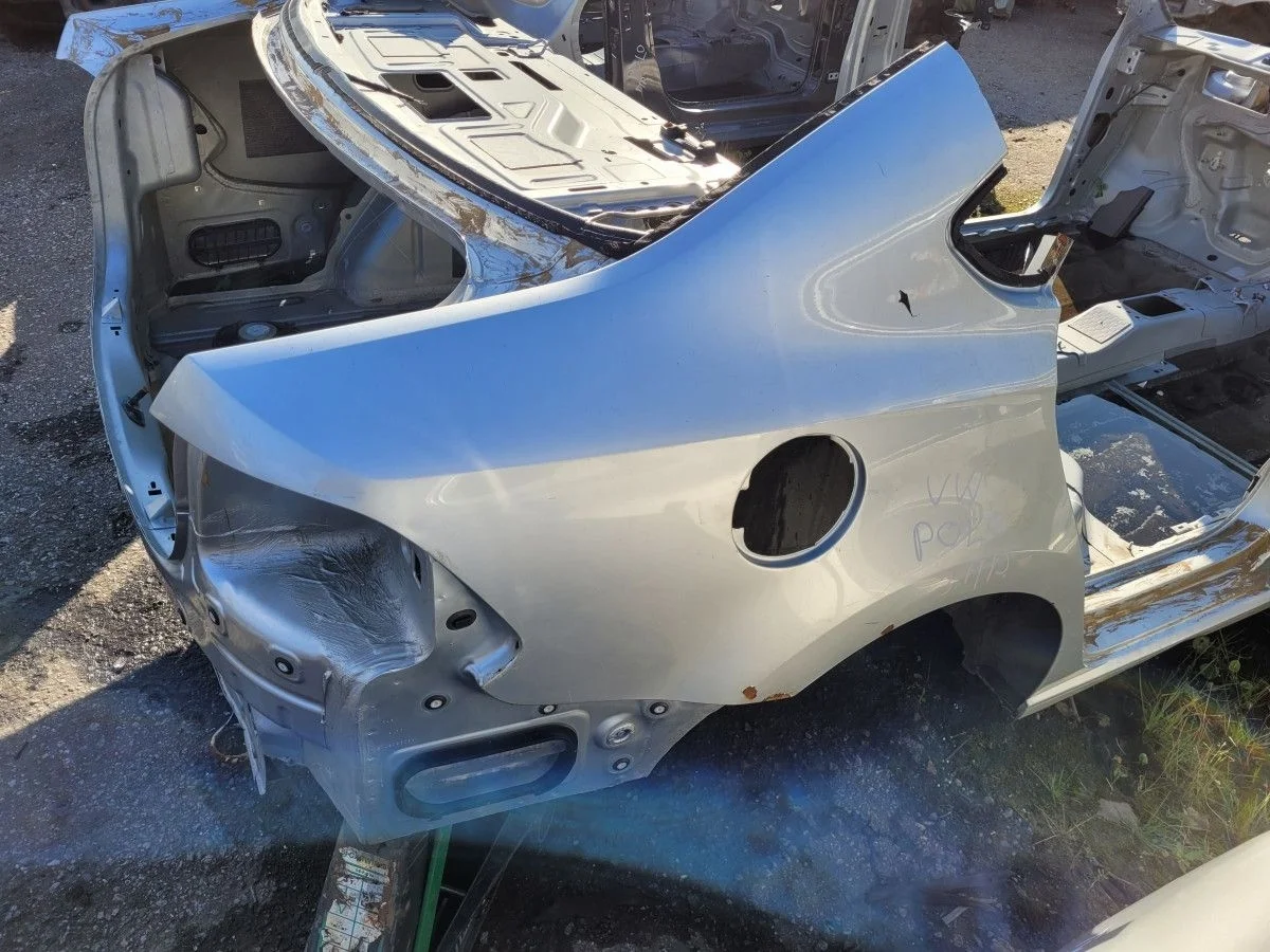 Крыло заднее правое на VW Polo 5