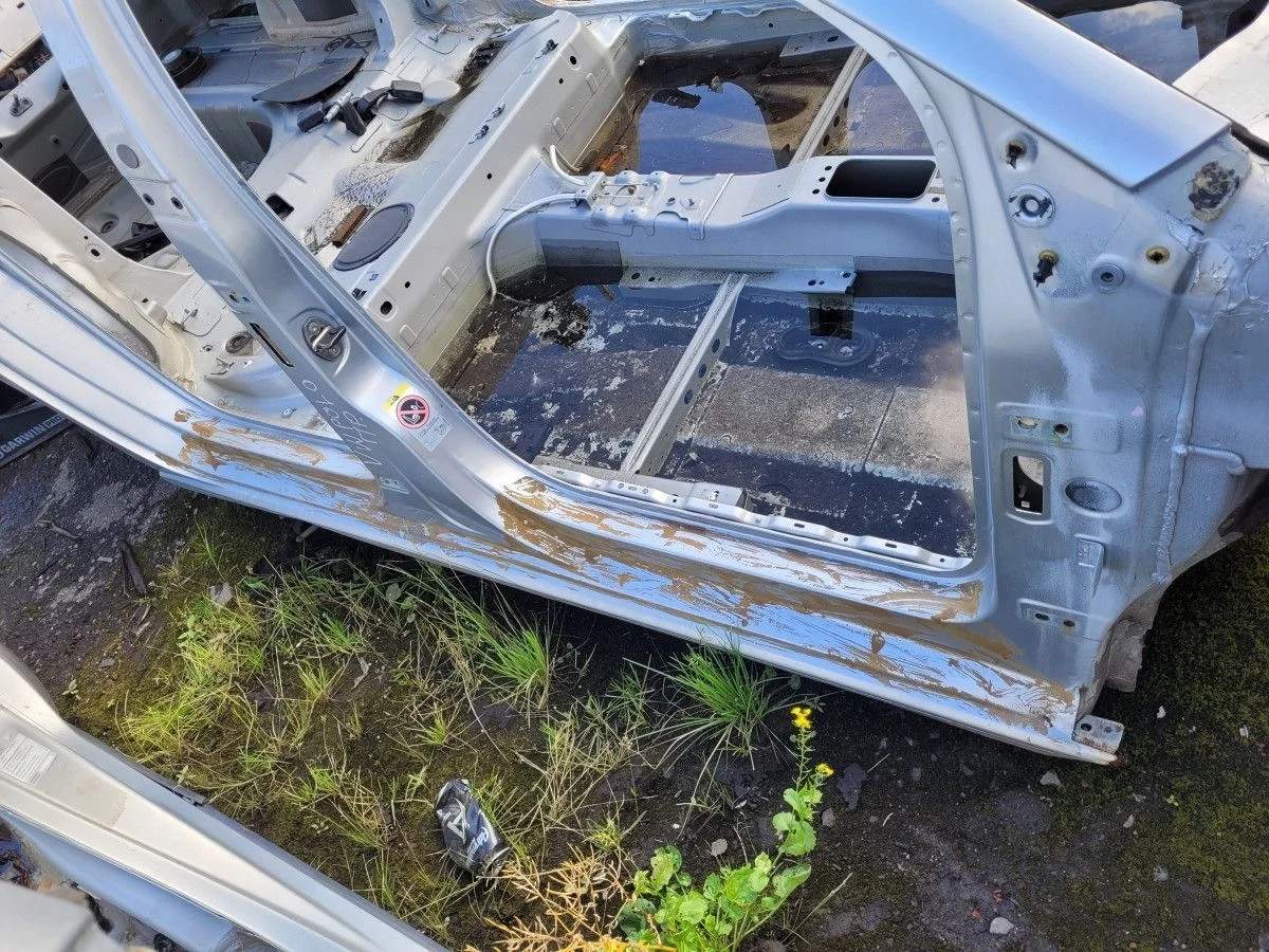 Порог правый со стойкой на VW Polo 5