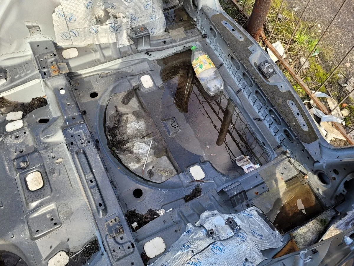 Ванна багажника на Mercedes ML W164