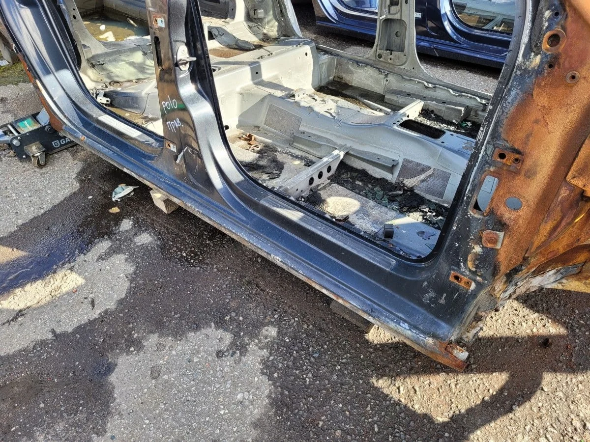 Порог правый со стойкой на VW Polo 5