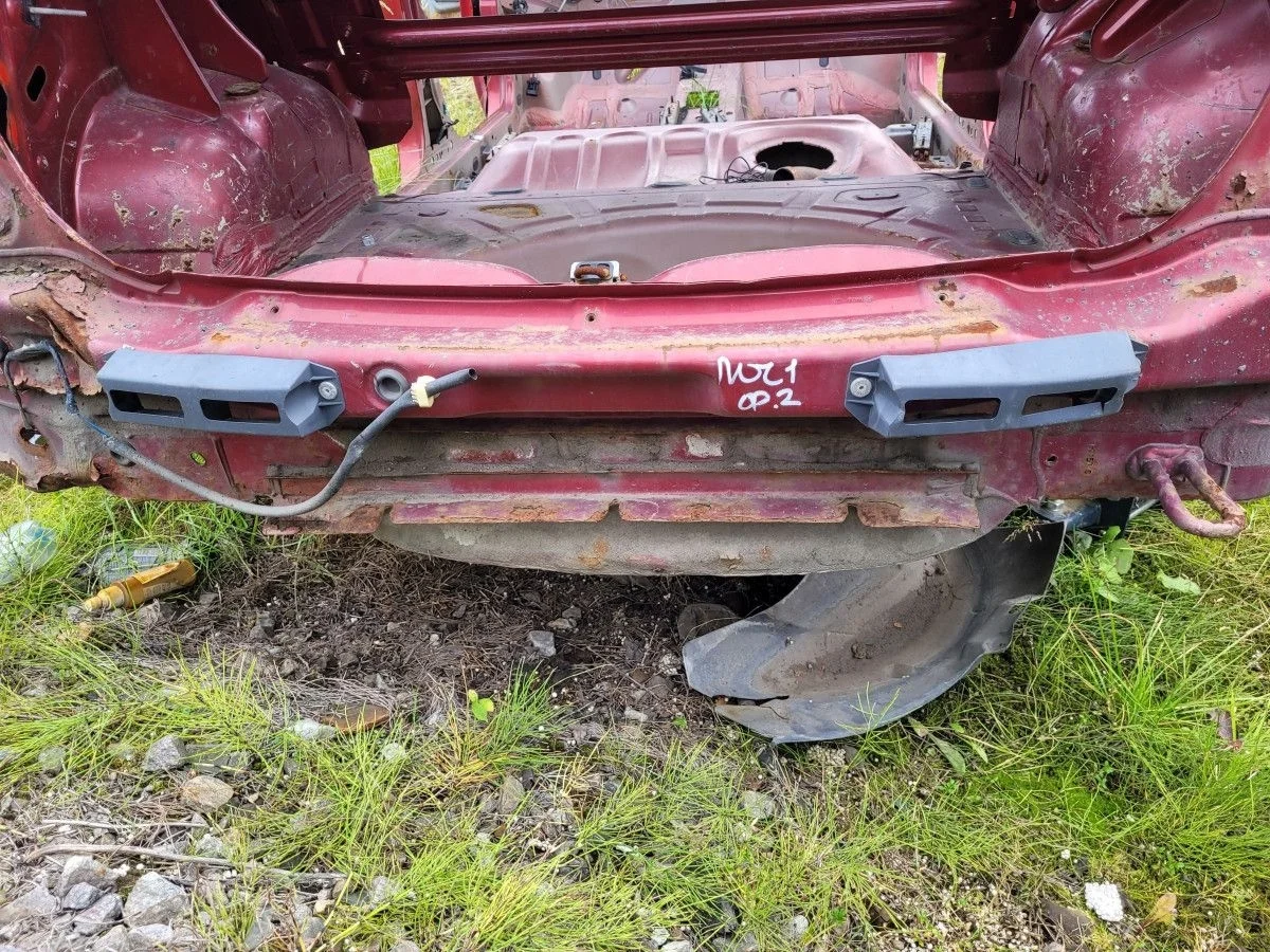 Панель задняя на Renault Logan 1