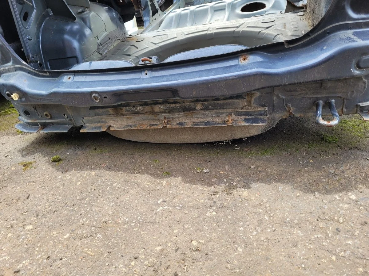 Панель задняя на Renault Logan 1