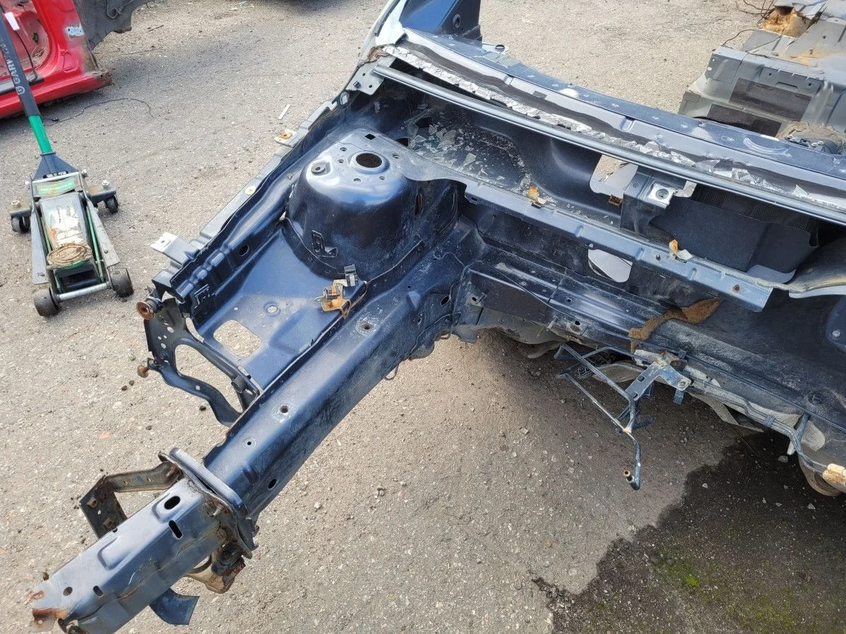 Лонжерон передний правый на Ford Focus 2 седан