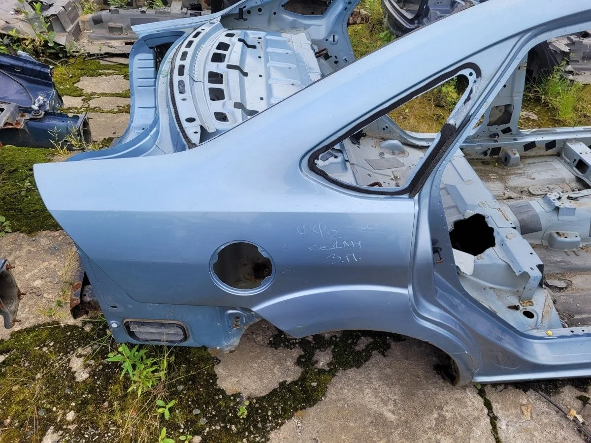 Крыло заднее правое на Ford Focus 2 седан
