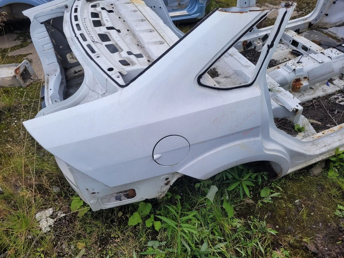 Крыло заднее правое на Ford Focus 2 седан