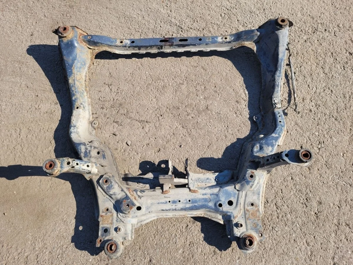 Подрамник передний на Mazda Atenza GG
