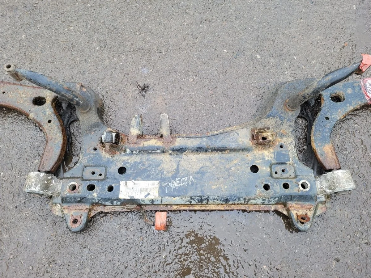Подрамник передний на Ford Fiesta MK6