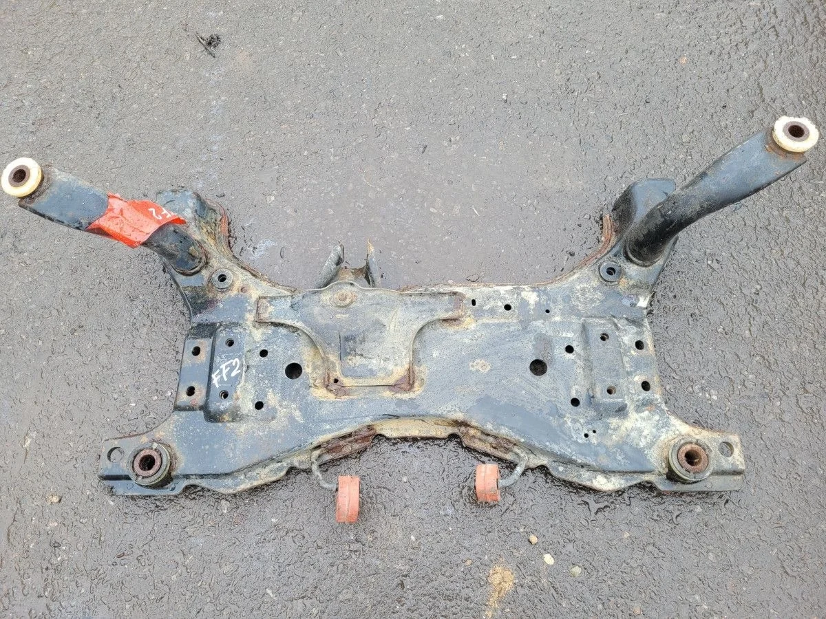 Подрамник передний на Ford Focus 2