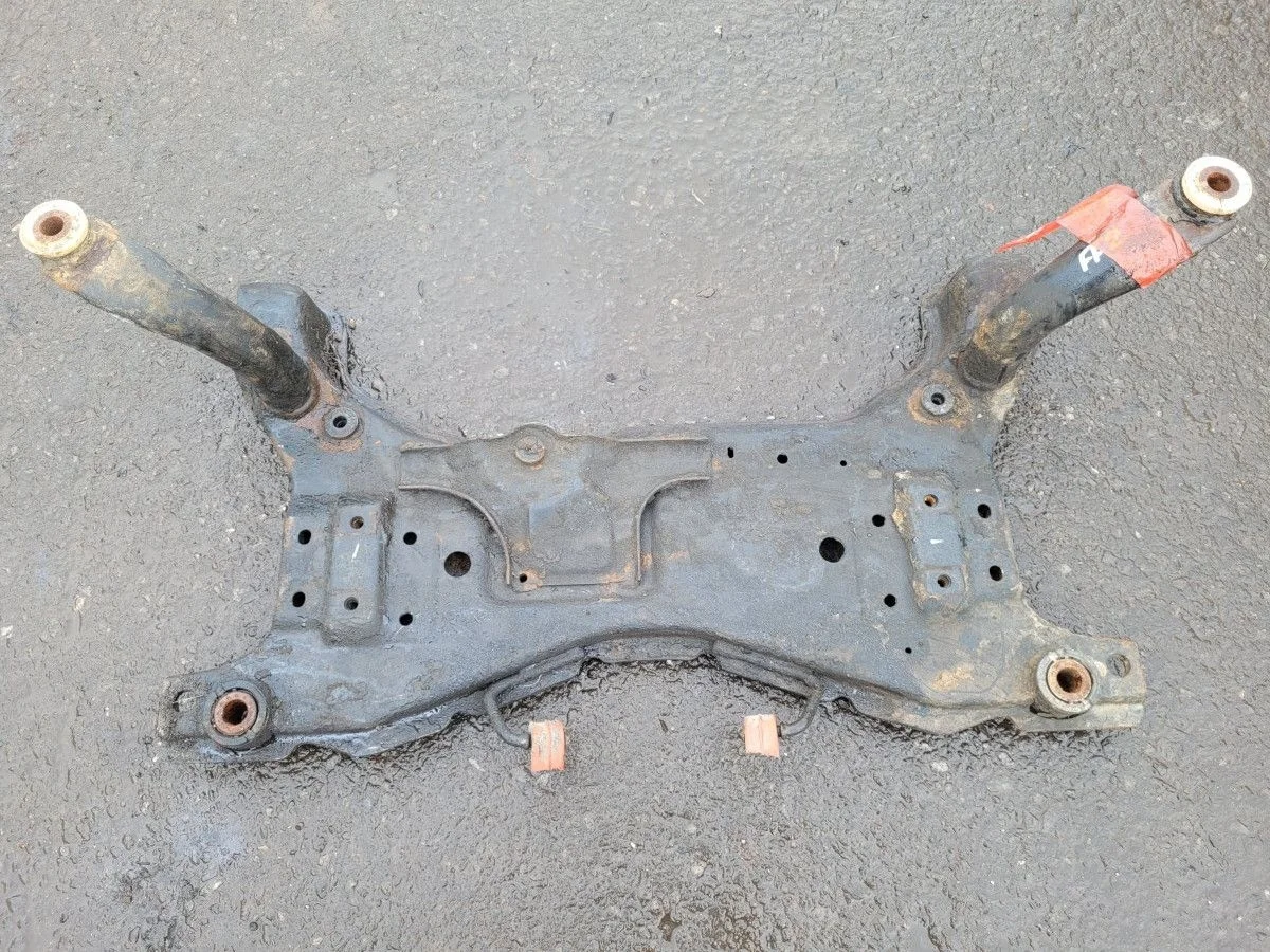 Подрамник передний на Ford Focus 2
