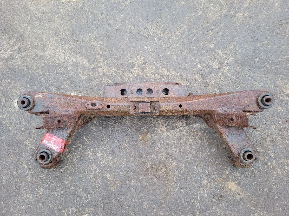 Подрамник задний на Toyota Avensis 2