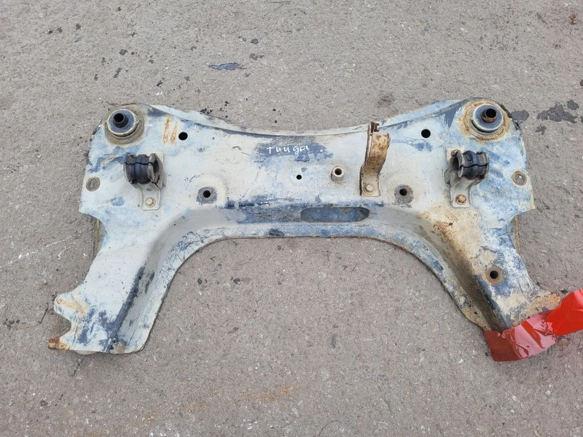 Подрамник передний на Nissan Tiida C11