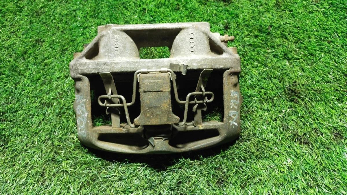 Суппорт тормозной передний Audi A8