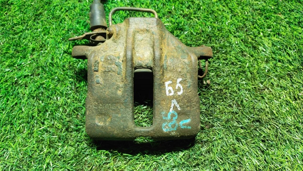 Суппорт передний правый Volkswagen Passat B5