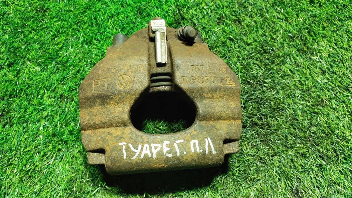 Суппорт передний левый Volkswagen Touareg I