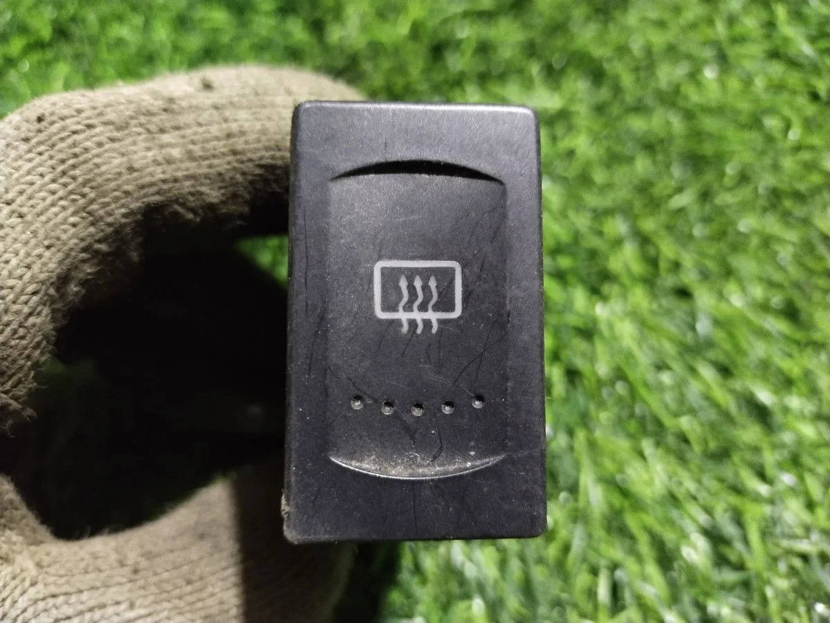 Кнопка обогрева стекла Volkswagen Passat B5 рестайлинг (2000—2005)