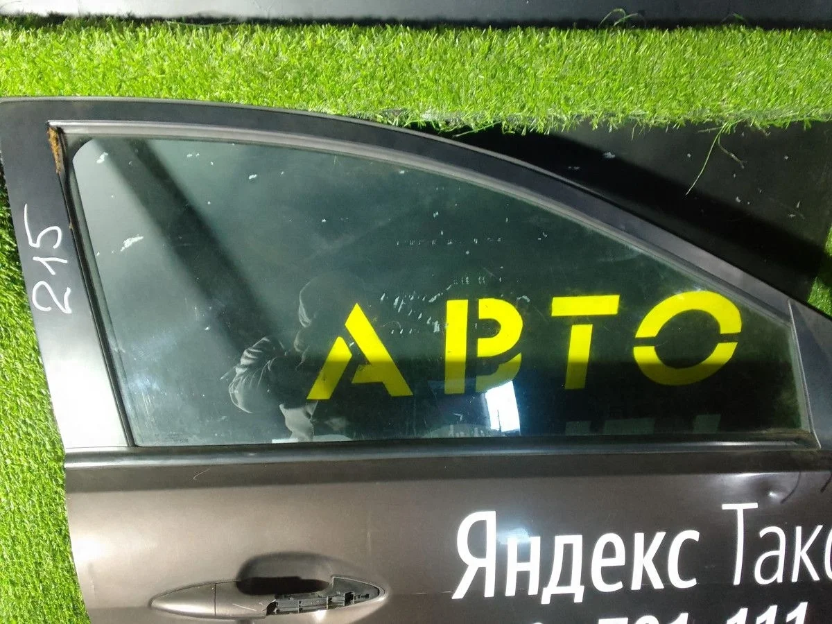 Стекло двери передней правой Kia Rio
