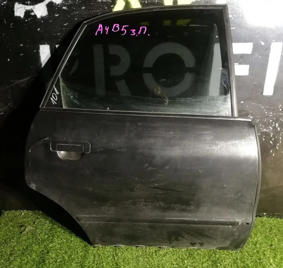 Дверь задняя правая Audi A4 B5 голое железо