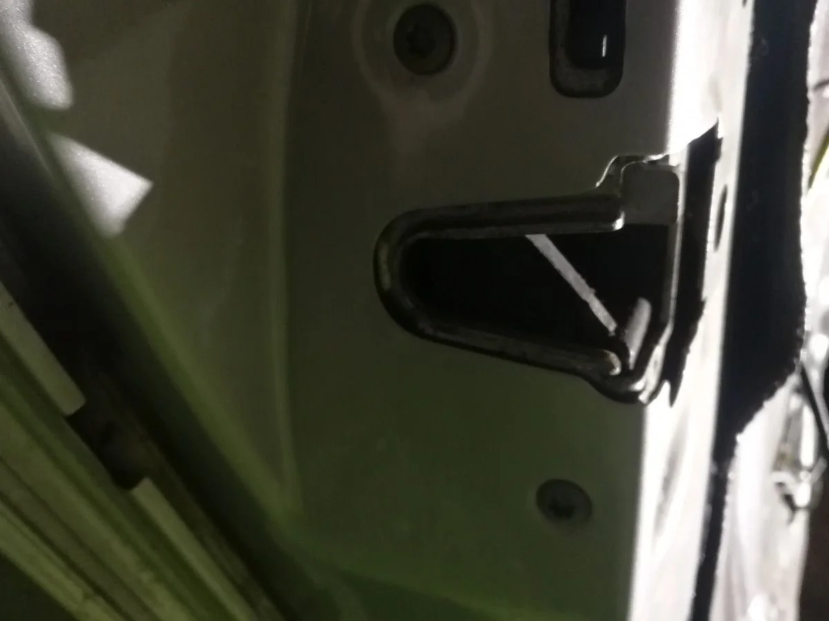 Замок двери задней левой Mercedes W211