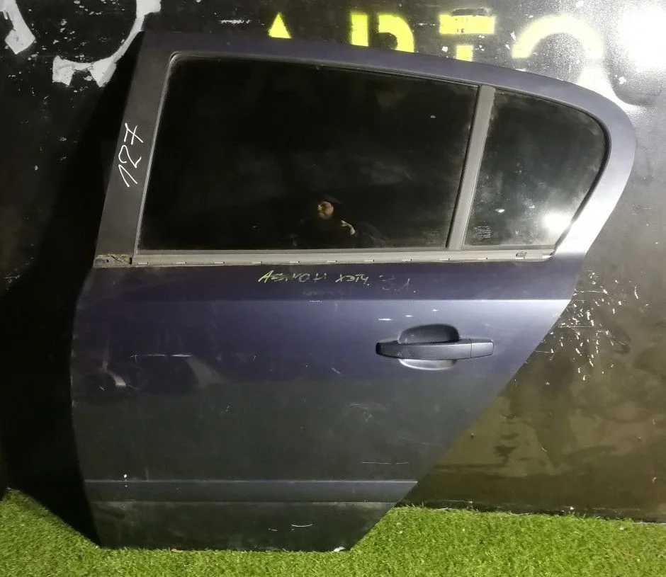 Дверь задняя левая Opel Astra H голое железо
