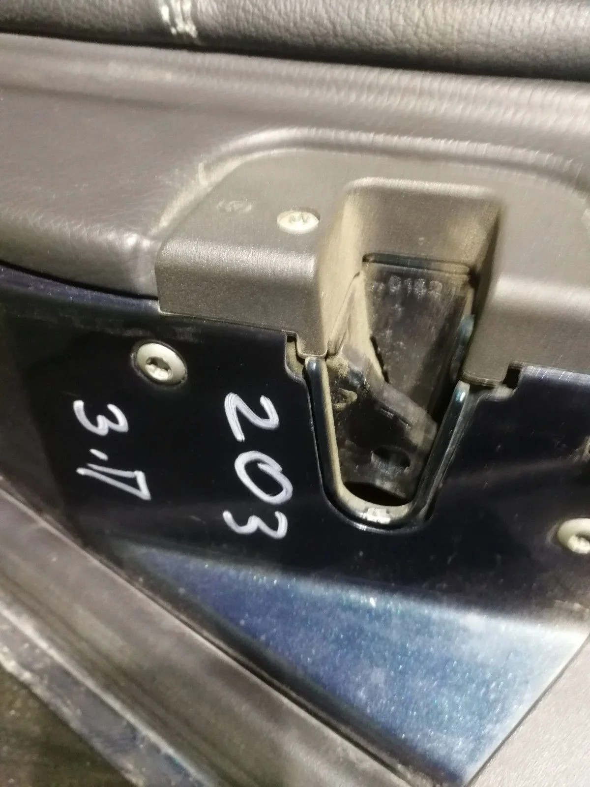 Замок двери задней правой Mercedes-Benz W203