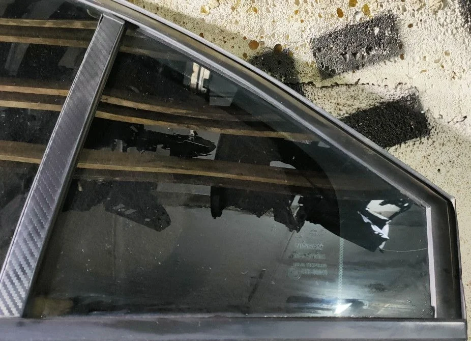 Форточка двери задней левой Nissan Primera (P12)