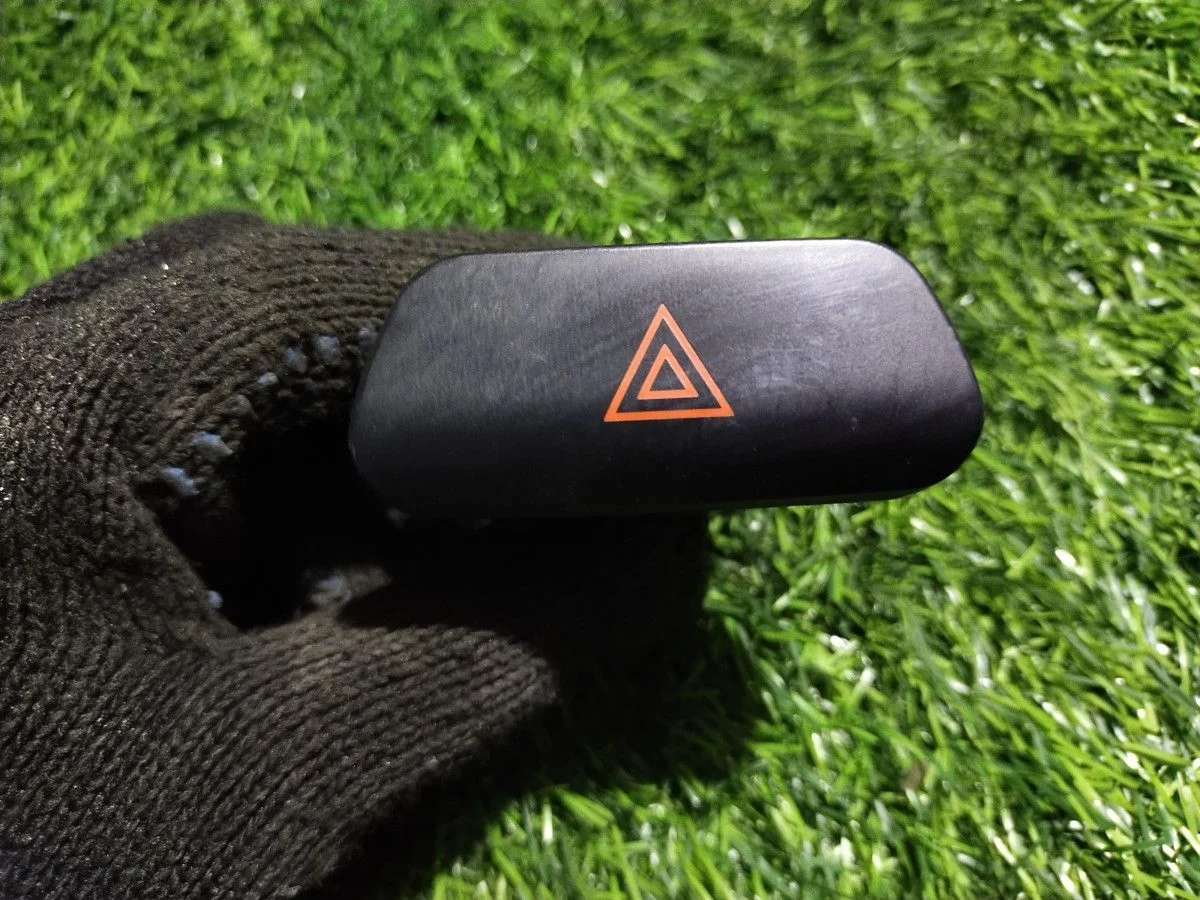 Кнопка аварийной сигнализации Hyundai Elantra