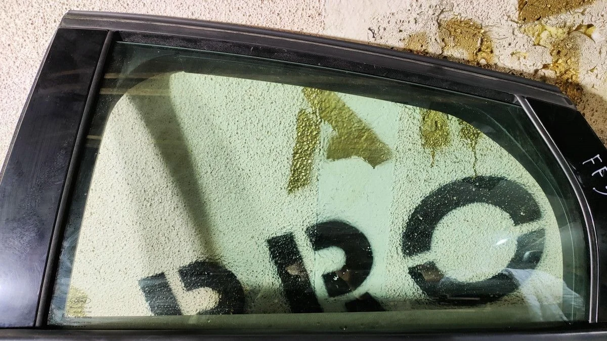 Стекло двери задней левой для Ford Focus (III) III