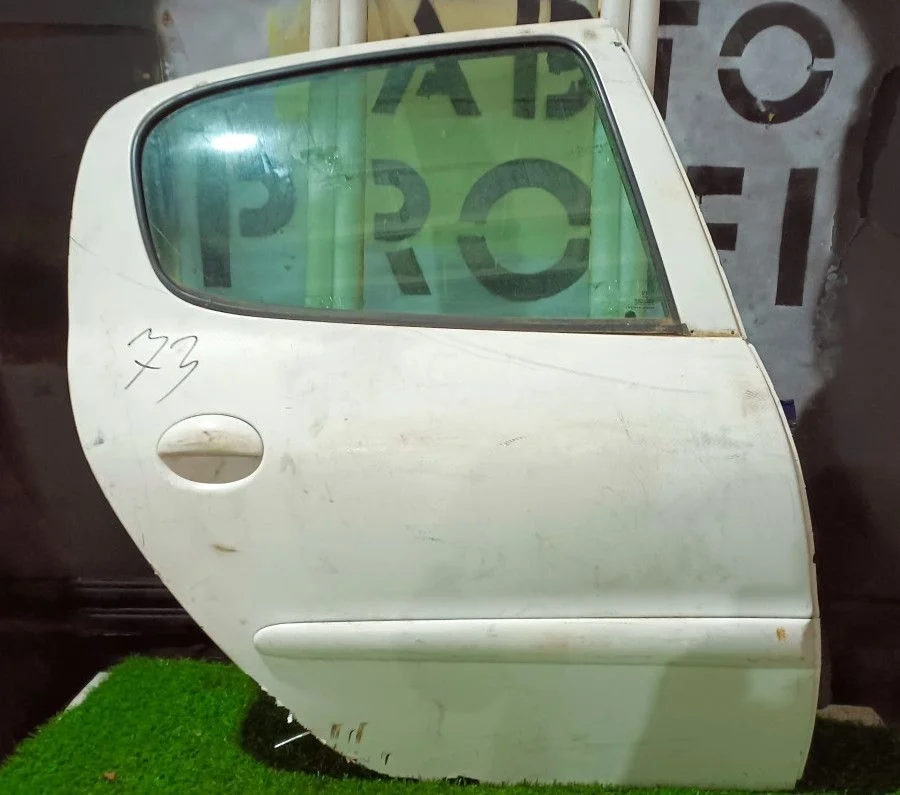 Дверь задняя правая Peugeot 206