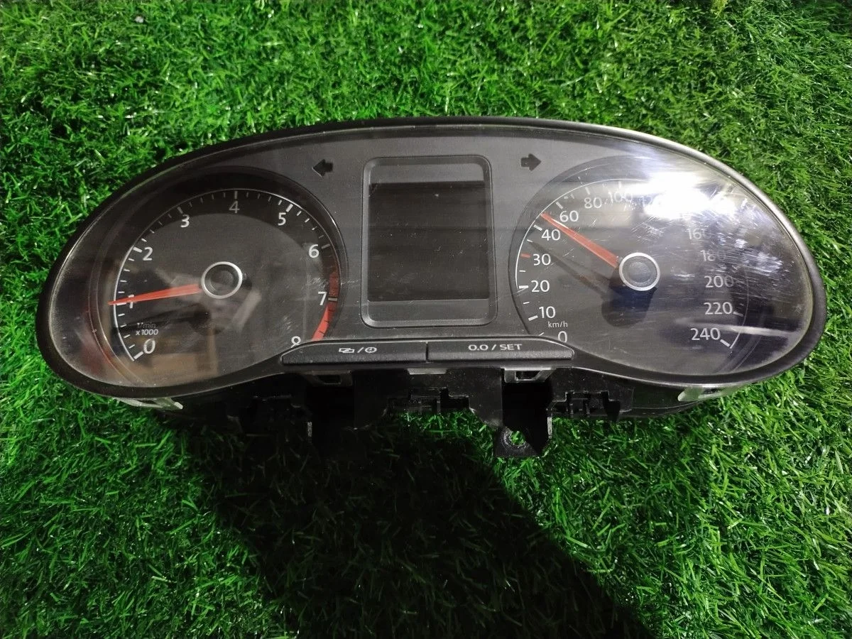 Панель приборов Volkswagen Polo (Mk5) V