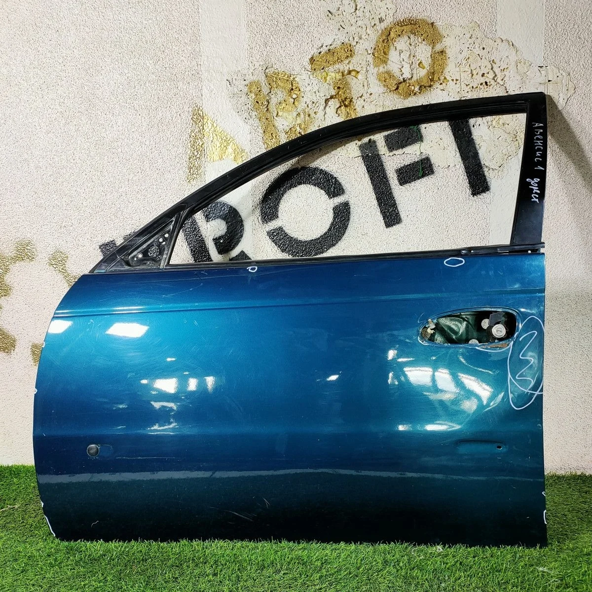 дверь передняя левая Toyota Avensis (T220) I