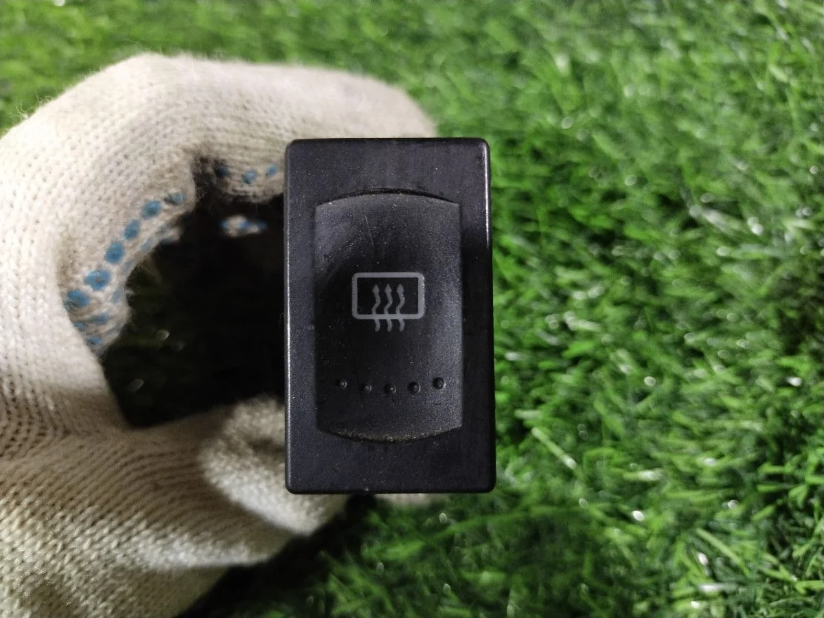 Кнопка обогрева заднего стекла Volkswagen Passat B5 (1996—2001)