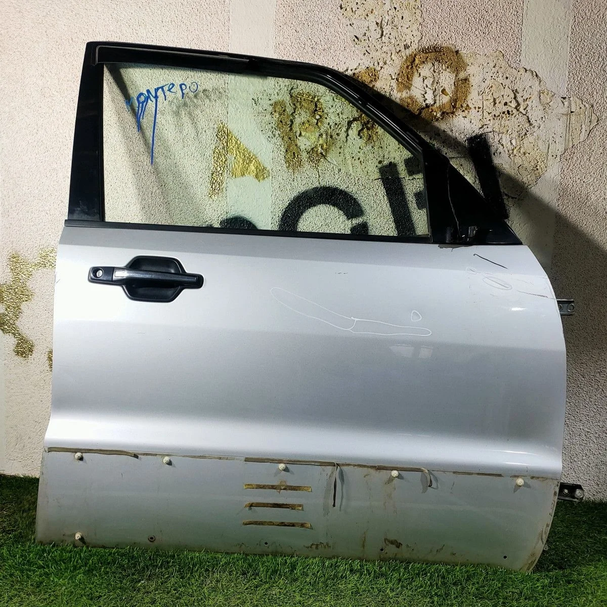 Дверь передняя правая для Mitsubishi Montero III