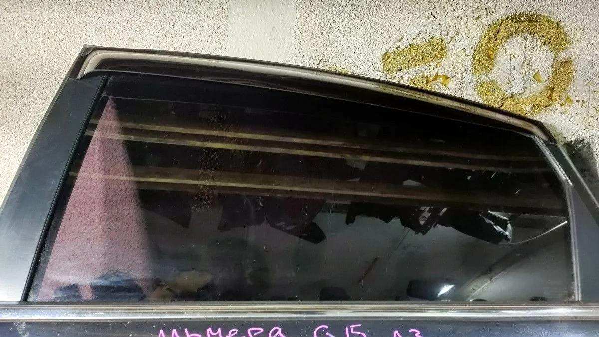 Стекло двери задней левой для Nissan Almera III
