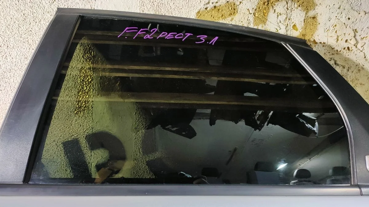 Стекло двери задней левой для Ford Focus (II) II